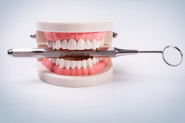 Co robić, aby protezy zębowe nie sprawiały problemów?